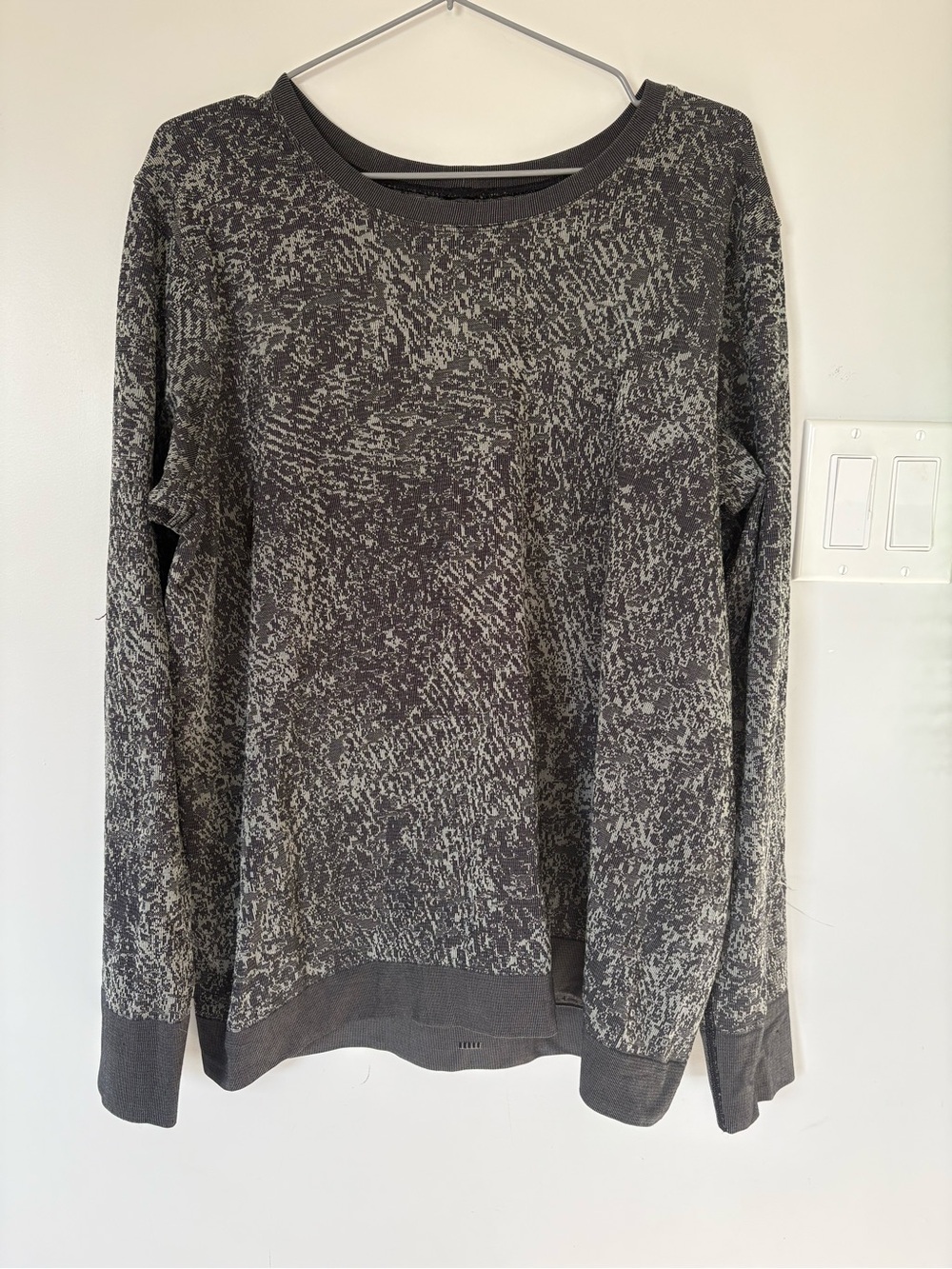Lululemon Swiftly Breathe Long Sleeve - Grey/Black Abstract Print